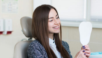 5 Healthy Habits to Prevent Black Triangles and Keep Your Smile Full